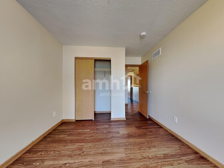 Building Photo - 940 Fox Croft Pl