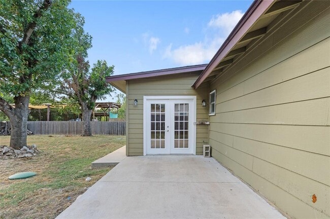 Building Photo - 3020 Great Valley Dr