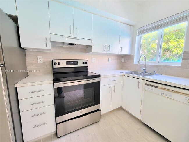Building Photo - 483 NW 84th Ln