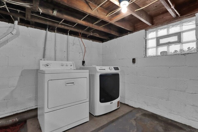 Building Photo - 2475 Indianola Ave