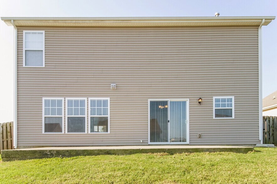 Building Photo - 902 Grand Oak Dr