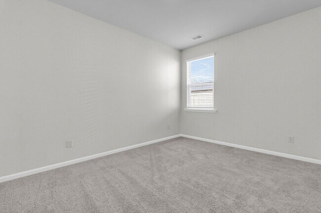 Building Photo - 3 Bedroom 2.5 Bath Located in Pine Hills in Summerville