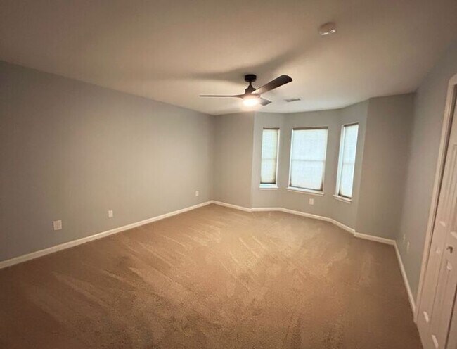 Building Photo - 5 Southwell Ct