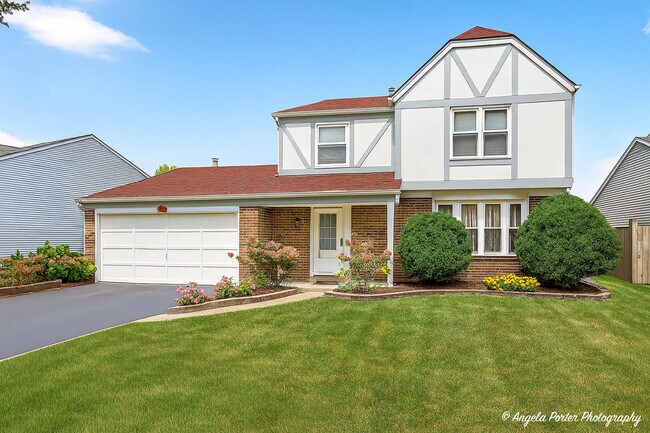 Primary Photo - 1161 Hampton Ln