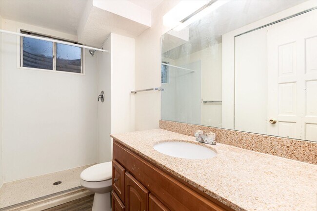 Building Photo - Vintage 5 bed Home in Green Mountain Estat...