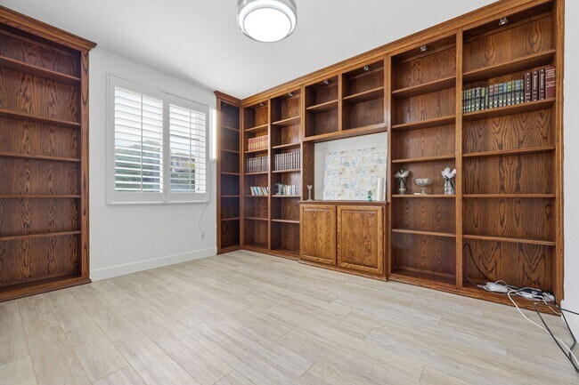 Building Photo - 46145 Via La Colorada
