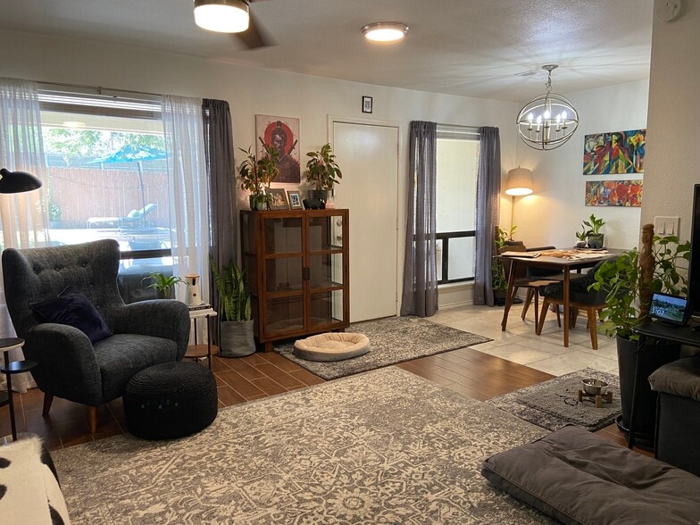 Large Windows in Living/Dining - 8604 Willowick Drive