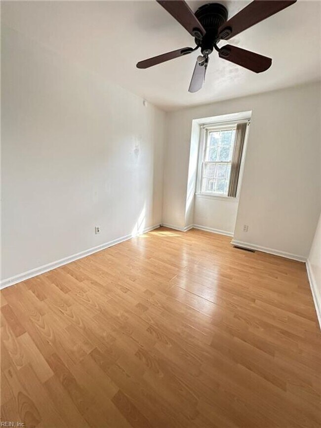 Building Photo - Courthouse Green