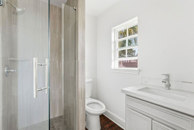 Building Photo - 612 W Alabama St