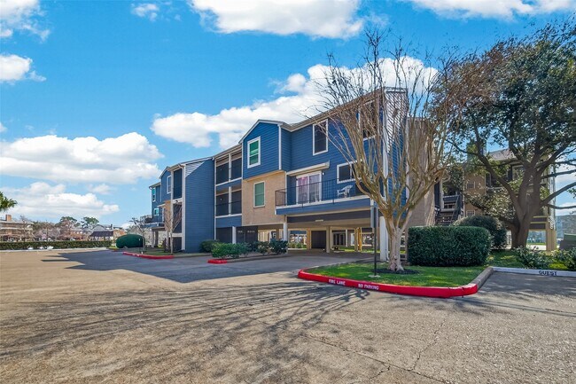 Building Photo - 18515 Egret Bay Blvd