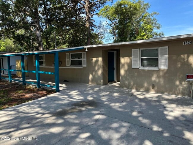 Building Photo - 1824 Brookview Dr S