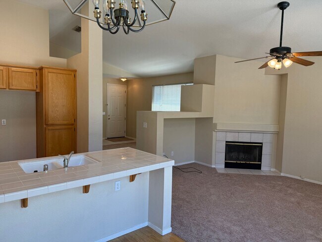 Building Photo - NICE SINGLE STORY HOME NEAR PARK AND SCHOOLS!