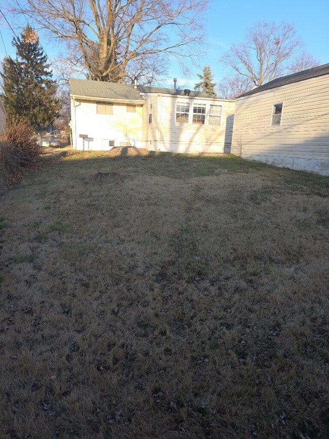 Building Photo - "Charming 3-Bed Gem on Perthshire Rd: Cozy Comfort in 1,033 Sq Ft!"