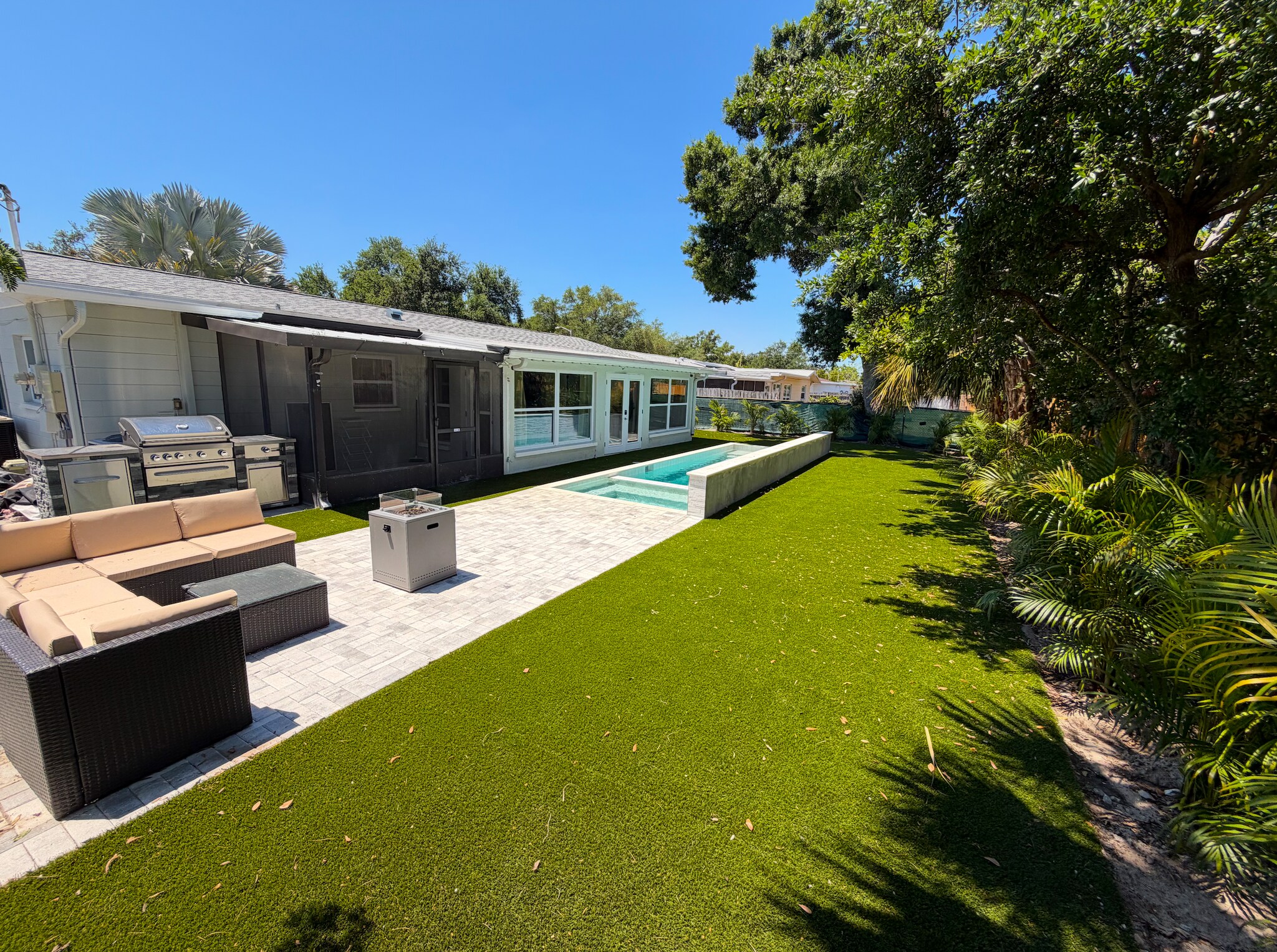 Building Photo - 5813 26th Ave N