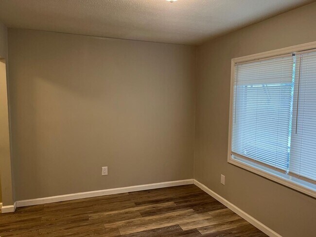 Building Photo - 2656 Sherborne Crescent