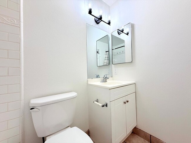 Building Photo - Fantastic Renovated 2 story - 2 bed + 1 ba...