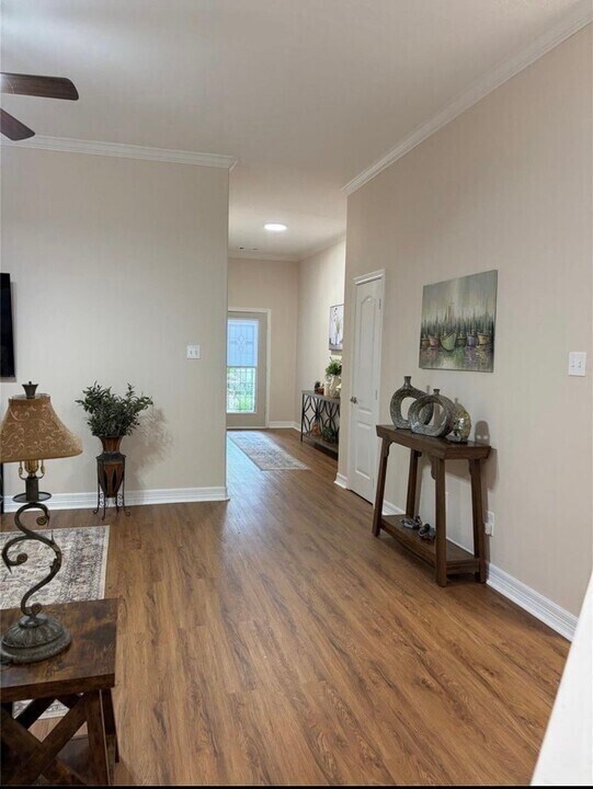 Building Photo - 3818 Treasure Island Dr