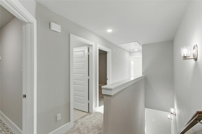 Building Photo - 2617 Tanager St