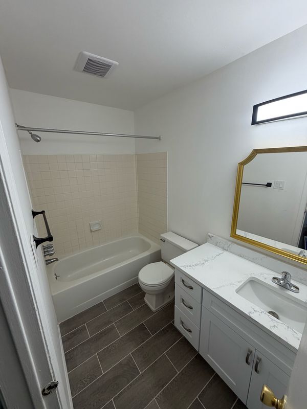 Building Photo - 2807 Hawthorn Ct