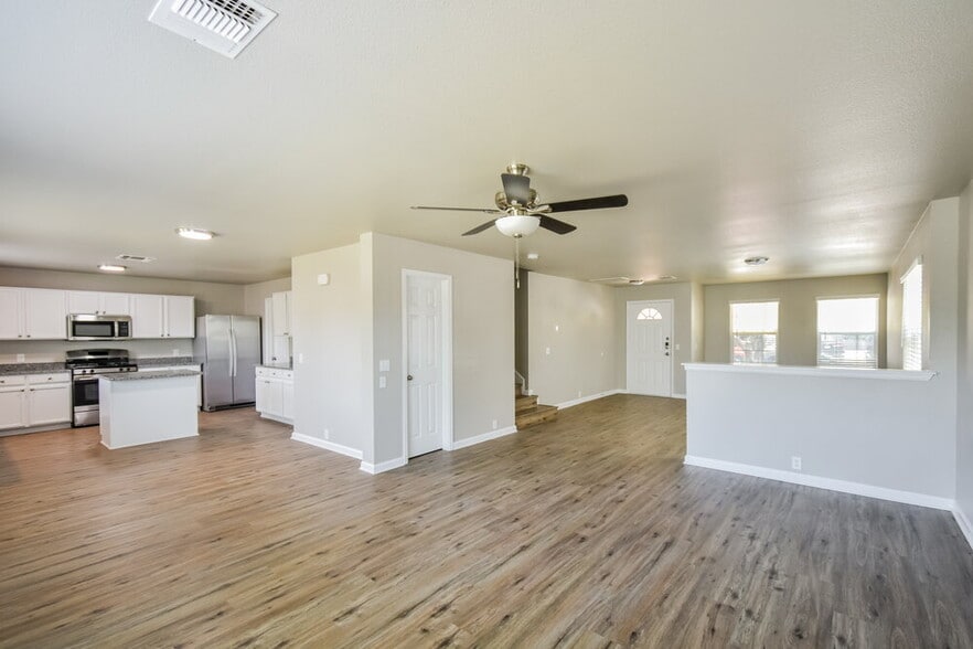 Building Photo - 10943 Palomino Bluff