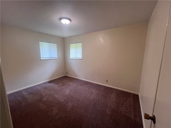 Building Photo - 609 Cedar St