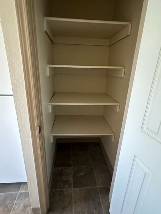 Building Photo - Rent Special: 1/2 Off March's Rent 2 Bedroom 1 Bath Unit NE Salem!