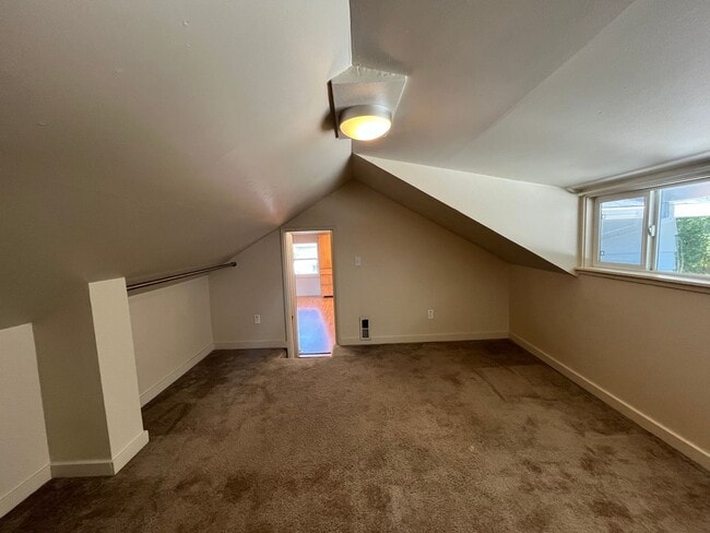 Building Photo - 1Bd/1Ba Home in the West Slope Neighborhoo...