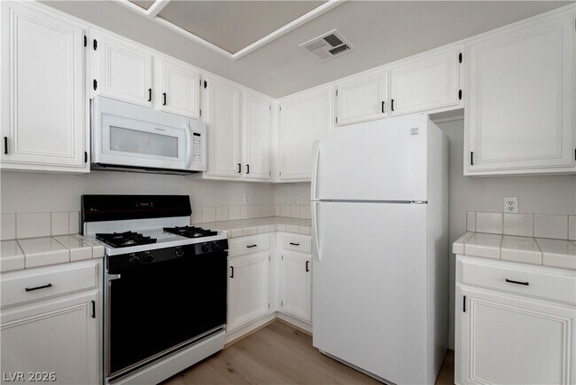Building Photo - 356 Seine Way