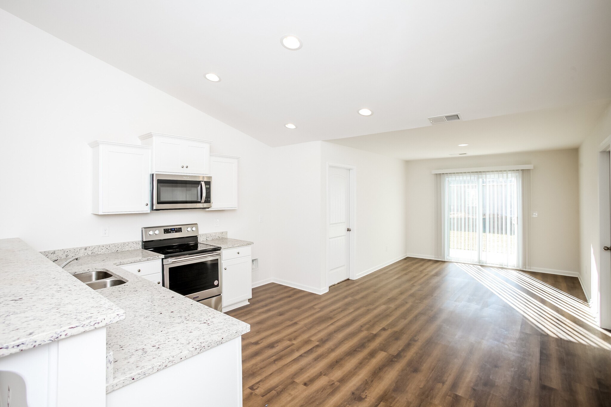 Building Photo - 490 Conifer St