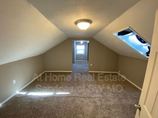 Building Photo - 1471 E Mcgee St