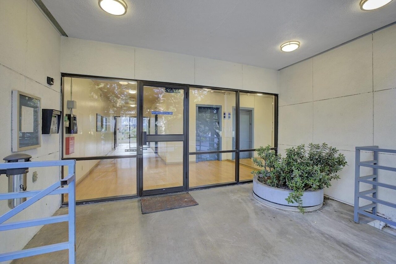 Building Photo - 4691 Albany Cir