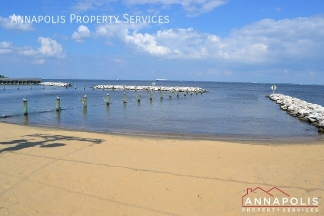 Building Photo - 1363 Washington Dr