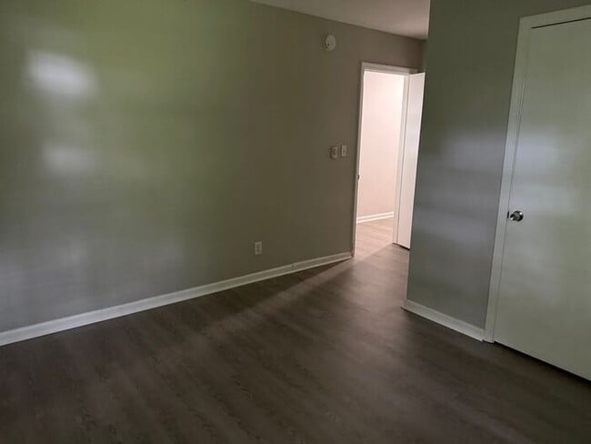 Building Photo - Amazing 4 BR Home for a Great Price!