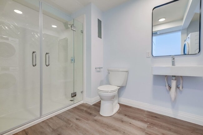 Building Photo - Prime Koreatown Brand New 2 Story Loft Style Unit! 6 Weeks Free Rent Concession