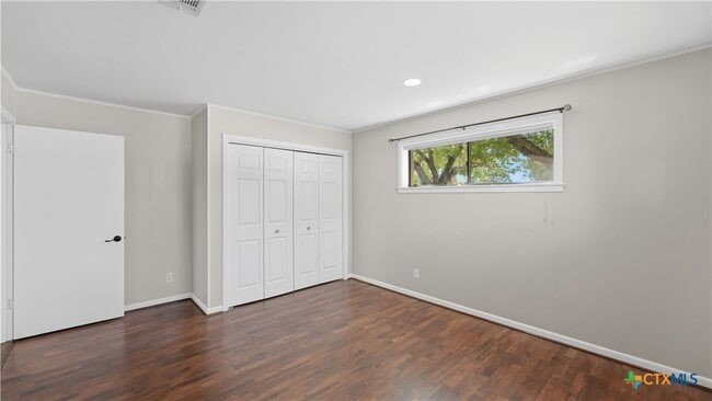 Building Photo - 1268 Lakeside Dr W