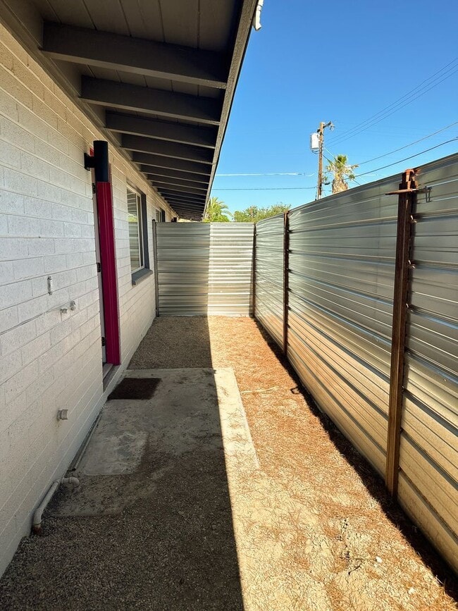 Building Photo - 2770 N Forgeus Ave