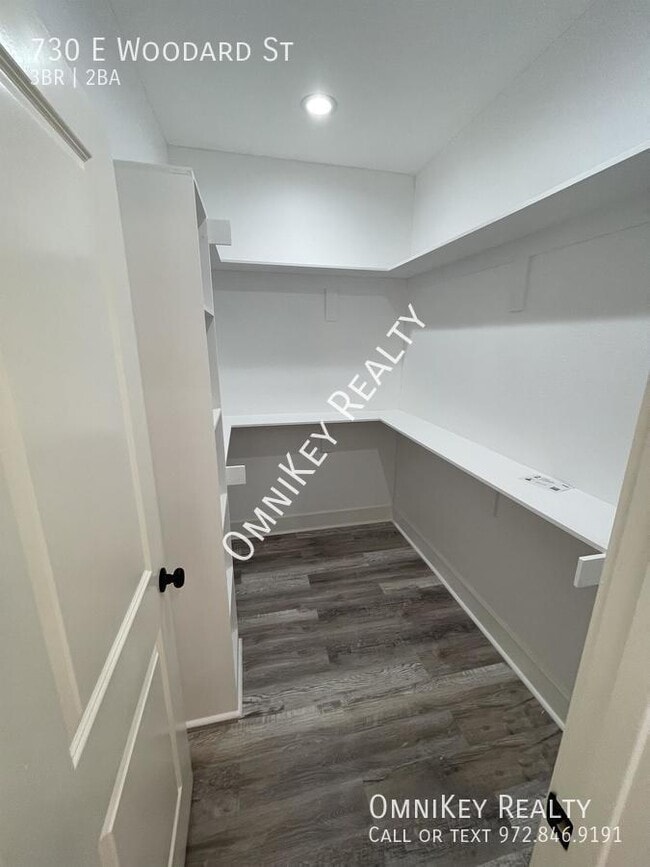 Building Photo - 730 E Woodard St