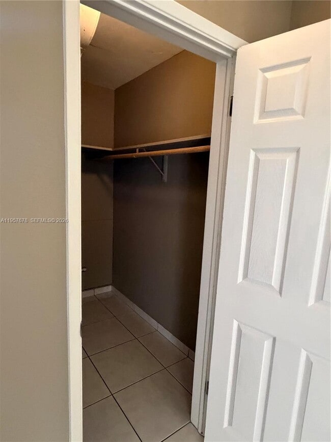 Building Photo - 1301 N 12th Ct