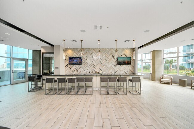 Building Photo - 5925 Almeda Rd