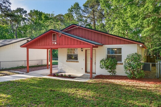 Building Photo - Adorable Single Family Home
