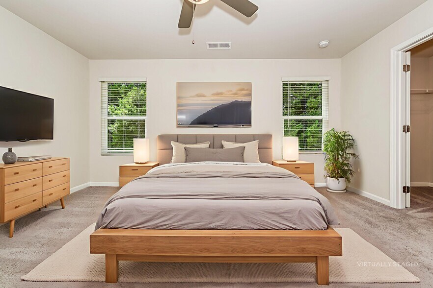 Building Photo - 3575 Saratoga Cir