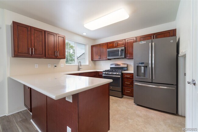 Building Photo - 4 Bed 2.5 Bath in Hoonani