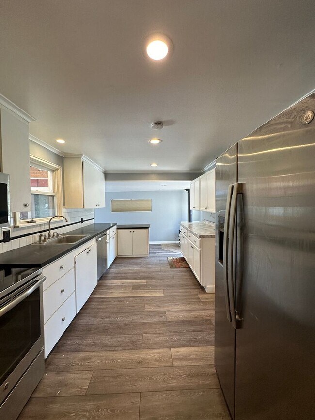 Building Photo - 2414 W. Bruneau Ave. 4 Bedroom, 2 bath!