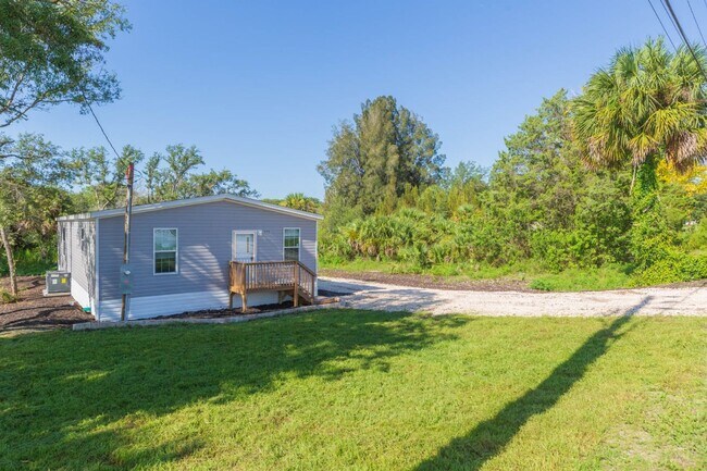 Building Photo - BEAUTIFUL 3/2 AVAILABLE NOW! $500 OFF FIRS...