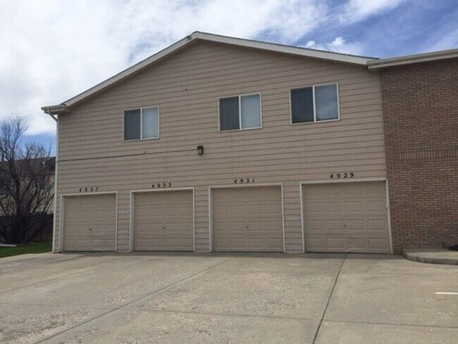 Building Photo - 4933-4933 Basswood Dr