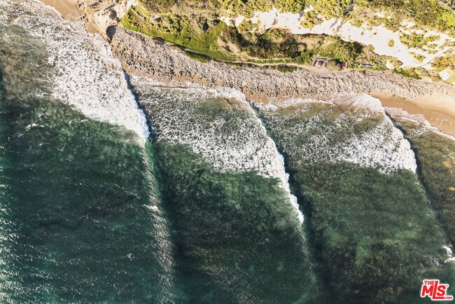 Building Photo - 6715 Fernhill Dr