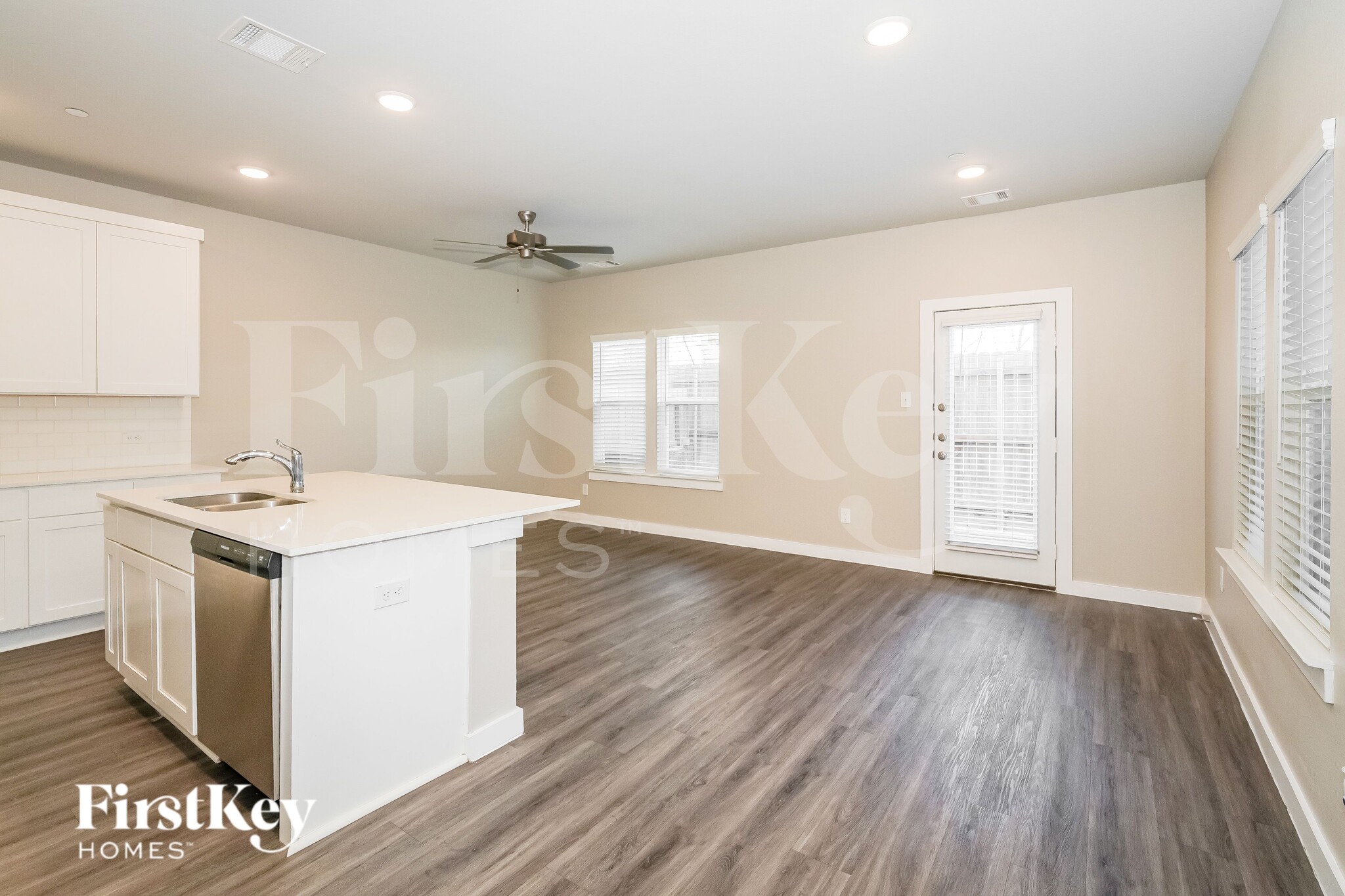 Building Photo - 309 N Centro Cir