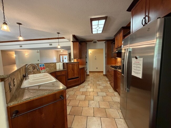 Building Photo - Beautiful 3 Bedroom Single Story Custom Home Plus Office Available Near Tramway Blvd NE & I-40!