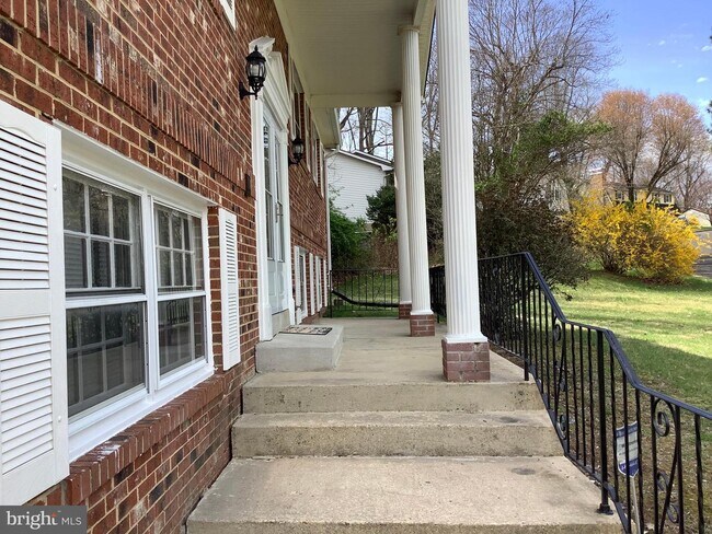 Building Photo - 9300 Southmoor Ct