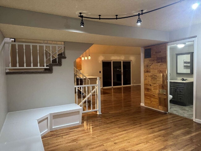 Building Photo - 150 N Carlton St